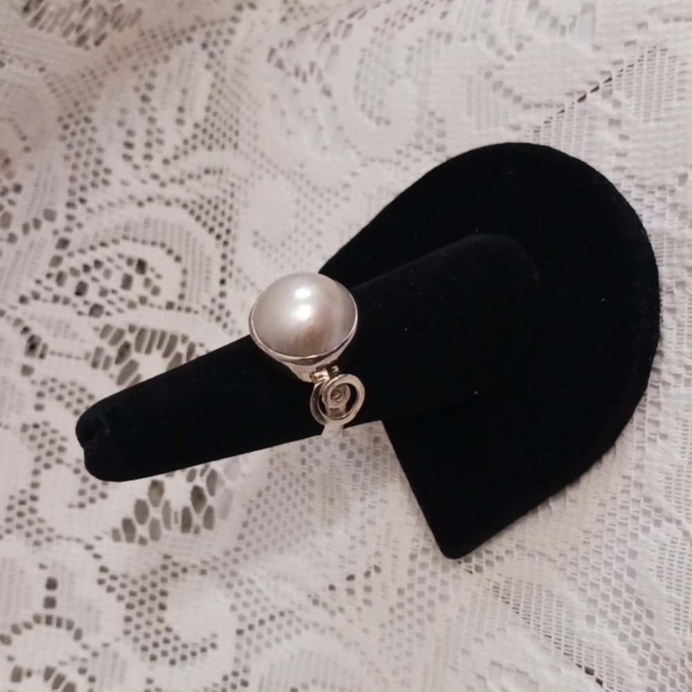 NWOT Mother of Pearl silver ring size 8
